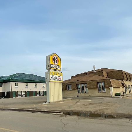 Circle 6 Motel Weyburn Eksteriør bilde