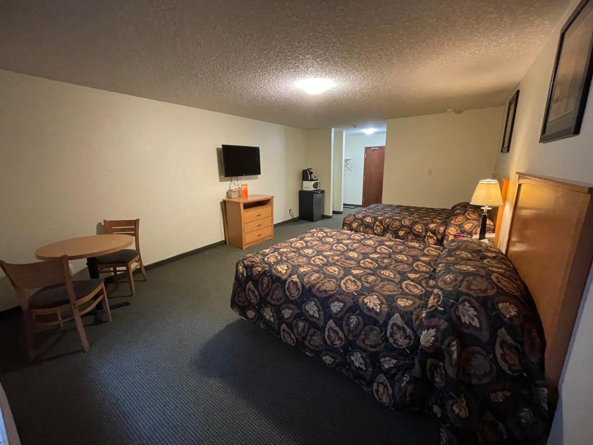 Circle 6 Motel Weyburn Eksteriør bilde