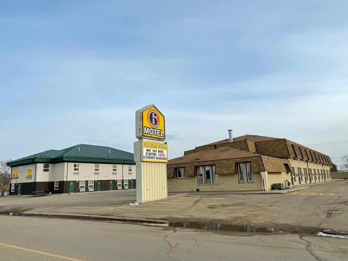 Circle 6 Motel Weyburn Eksteriør bilde