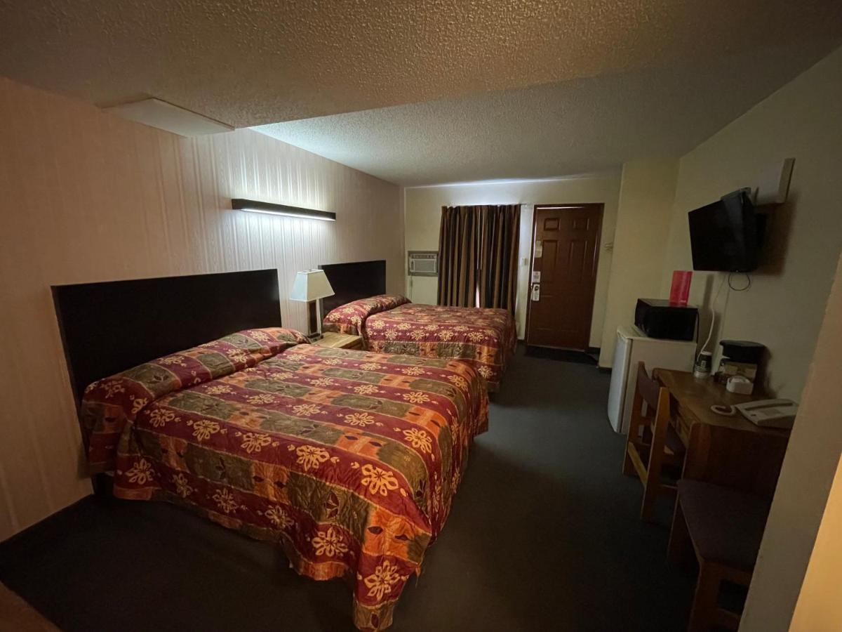 Circle 6 Motel Weyburn Eksteriør bilde