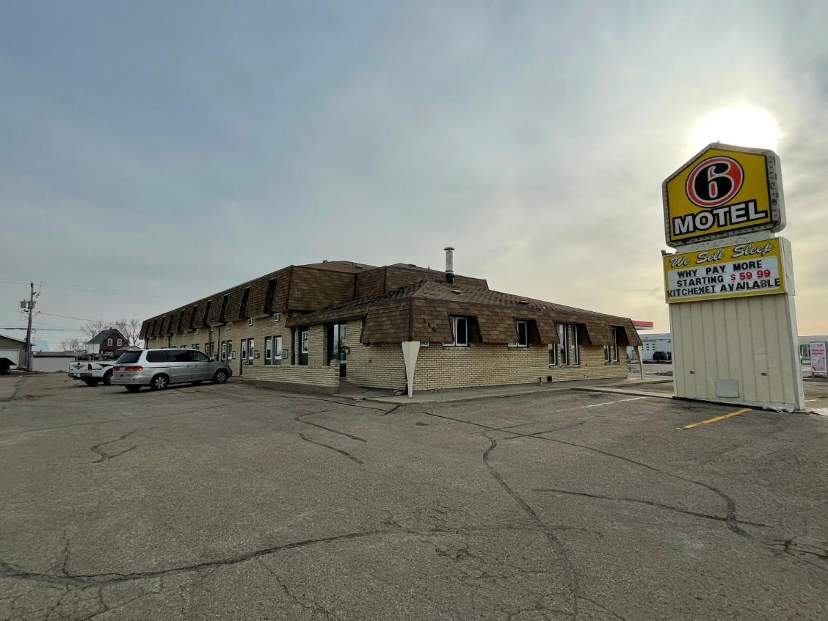 Circle 6 Motel Weyburn Eksteriør bilde
