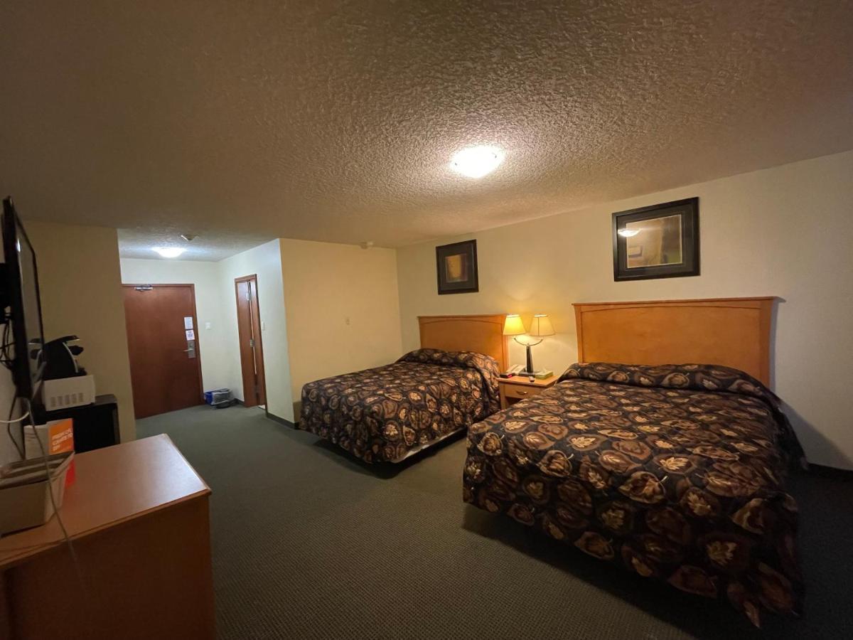 Circle 6 Motel Weyburn Eksteriør bilde