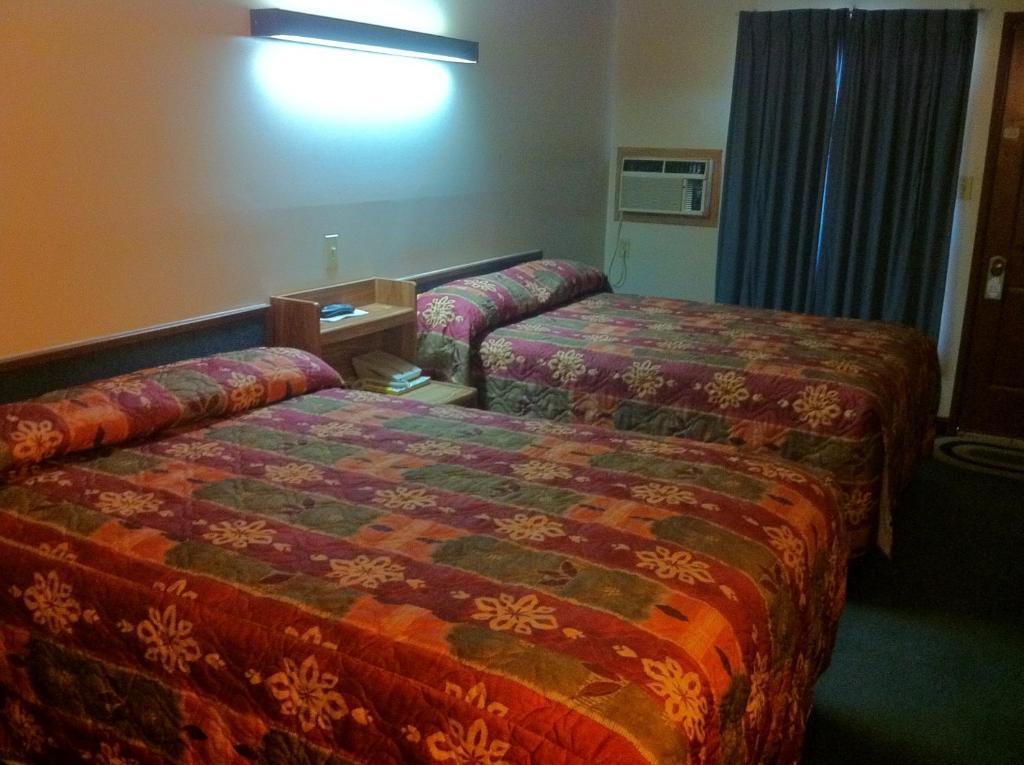 Circle 6 Motel Weyburn Rom bilde