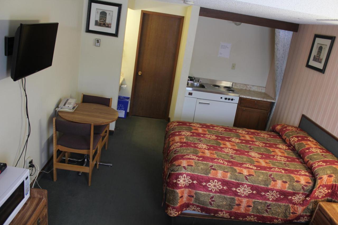 Circle 6 Motel Weyburn Eksteriør bilde